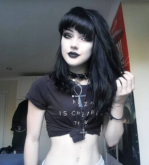 How To Look Gothic