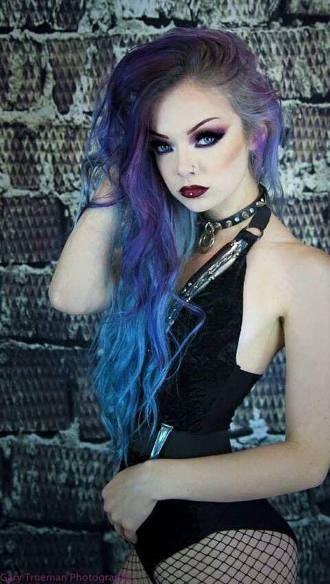 How To Look Gothic