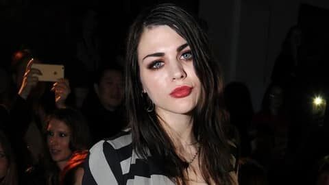 Mastering Make-Up: Achieving the Ultimate Grunge Glow