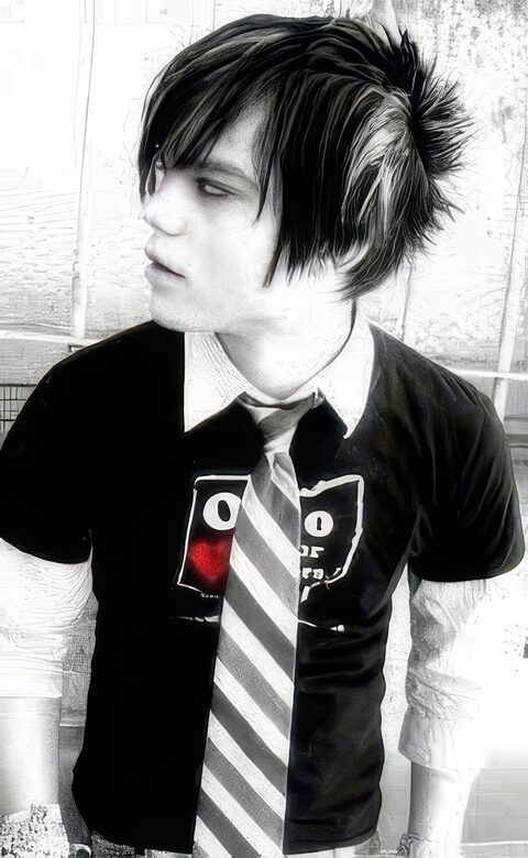 Goth vs Emo: Differences & Similarities... Which One Are You?
