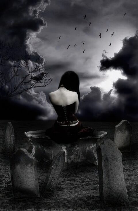 Goth vs Emo: Differences & Similarities... Which One Are You?