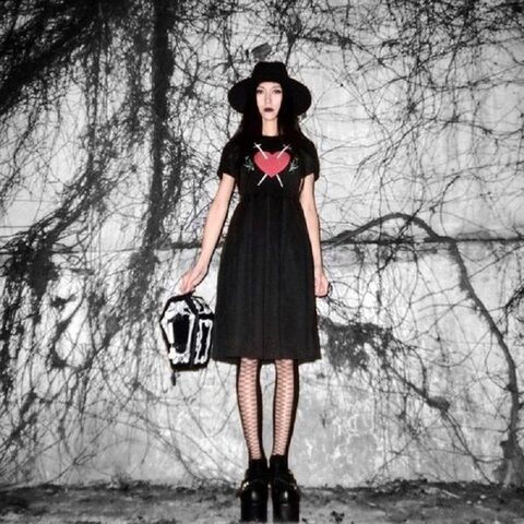 How To Look Gothic