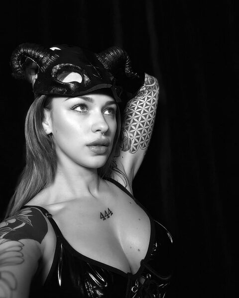 Phantomette: Seductive Shadows & Supernatural Thrills