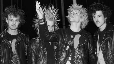 Goth vs Emo: Differences & Similarities... Which One Are You?