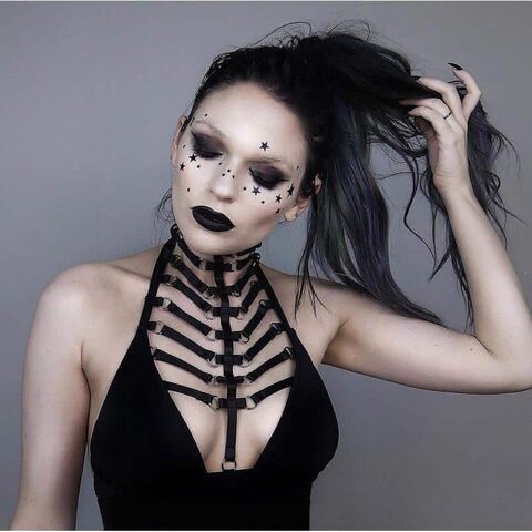 How To Look Gothic